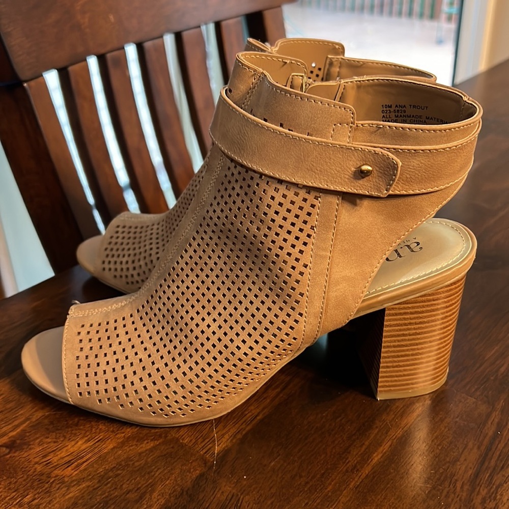 Stylish a.n.a Heels, Size 10 - Picture 7 of 14